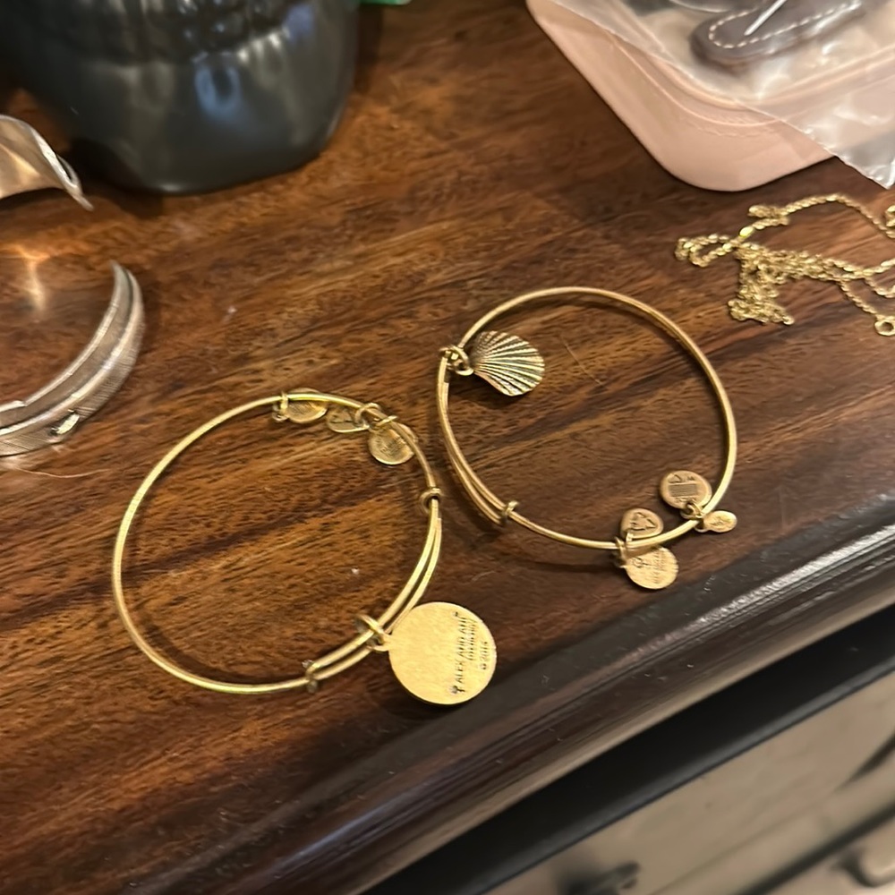Bracelets x2